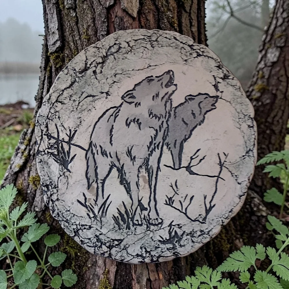 Shapes of Clay Wolf Howling Plaque Decor Round Hand Painted Mt St Helens Ash Vtg